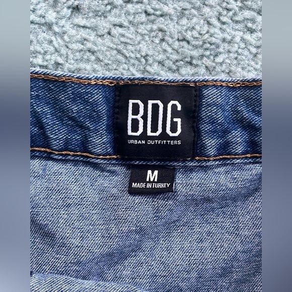 Women's UO BDG- Denim Button up Skirt w
Pockets- Size M - Picture 4 of 4